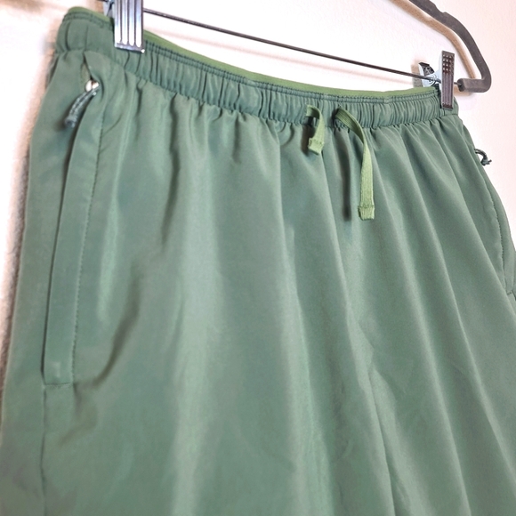 PATAGONIA Men's Multi Trails Shorts 8" in Hemlock Green Size Medium - Picture 8 of 10